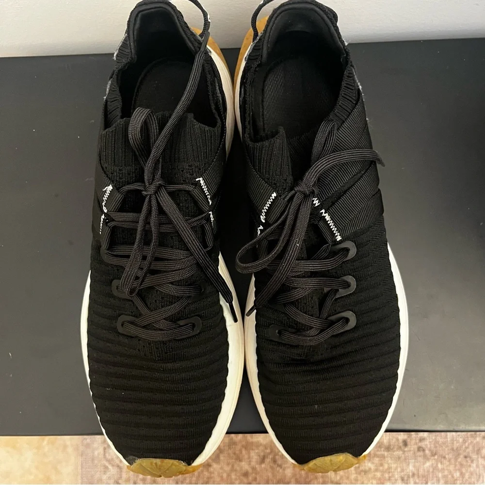 Men’s Merrell 10.5 Vibram Black and White Slip-On Sneakers - Picture 3 of 5